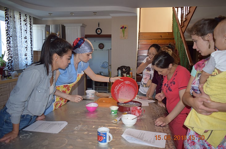 Albina and class participants in the “Mom's House” kitchen.