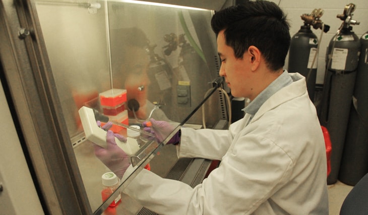 Mark Li in a lab