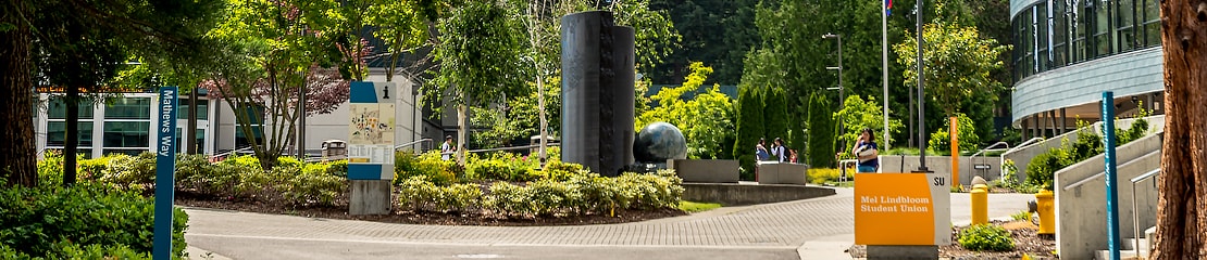 photo of Kennelly Commons at Green River College during the spring